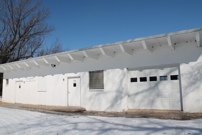 More details for 1200 W Sloan St, Harrisburg, IL - Retail for Sale