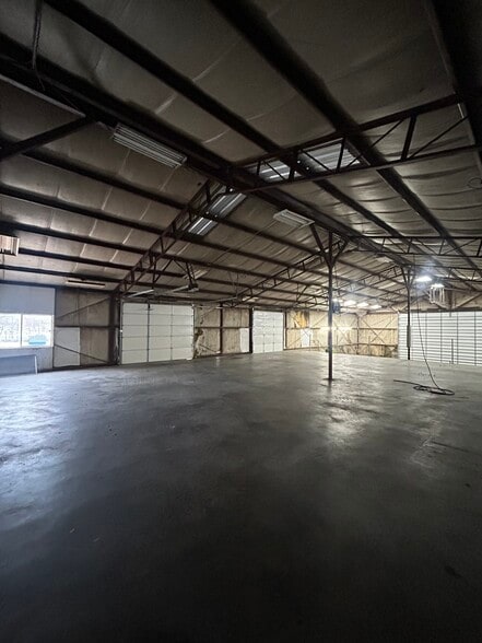 3637 Oklahoma 51B, Porter, OK for lease - Interior Photo - Image 2 of 7