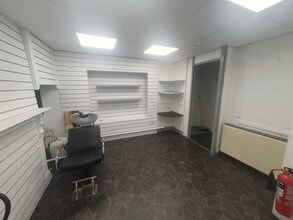 68 Westbourne Rd, Huddersfield for lease Interior Photo- Image 1 of 3