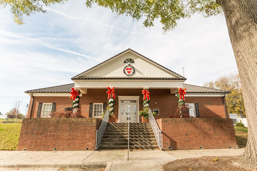 125 E Virginia Ave, Bessemer City, NC for sale - Building Photo - Image 1 of 13