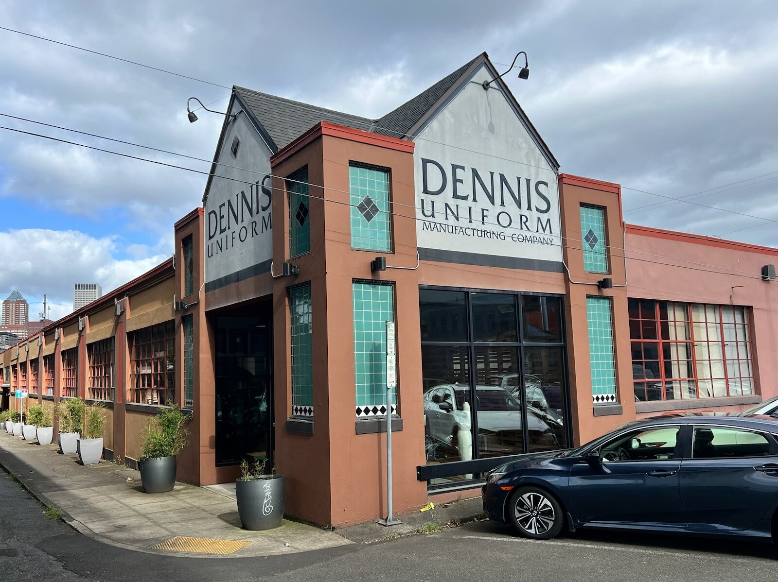 105-135 SE Hawthorne Blvd, Portland, OR for lease Building Photo- Image 1 of 18