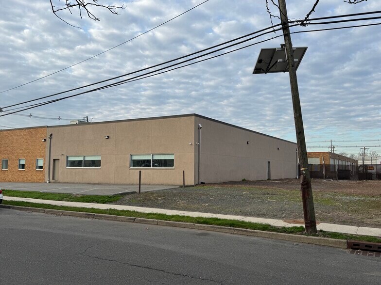 240 Humphrey St, Englewood, NJ à louer - Photo du bâtiment - Image 3 de 11