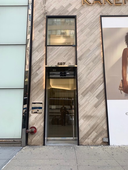 587 Fifth Ave, New York, NY à louer - Photo du bâtiment - Image 3 de 4