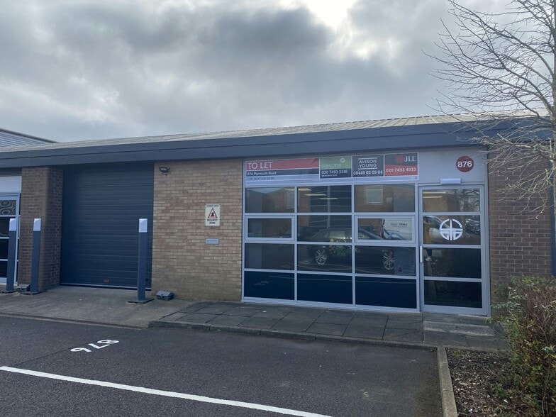 878 Plymouth Rd, Slough for lease - Building Photo - Image 3 of 31