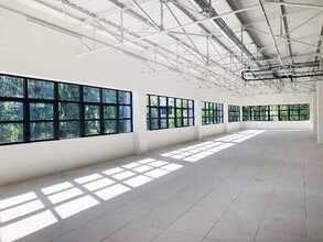 Office in Lyon for lease Interior Photo- Image 2 of 6