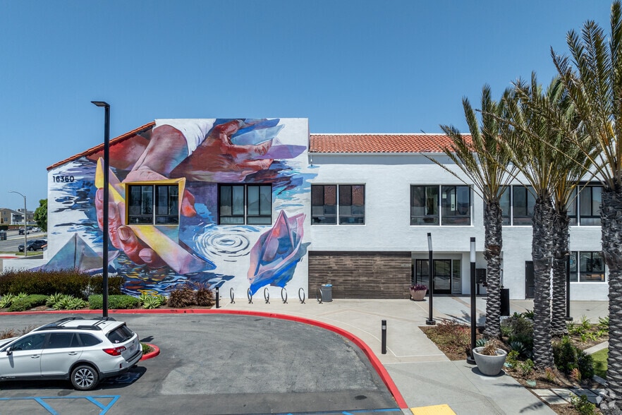 16360 Pacific Coast Hwy, Huntington Beach, CA for sale - Building Photo - Image 3 of 6