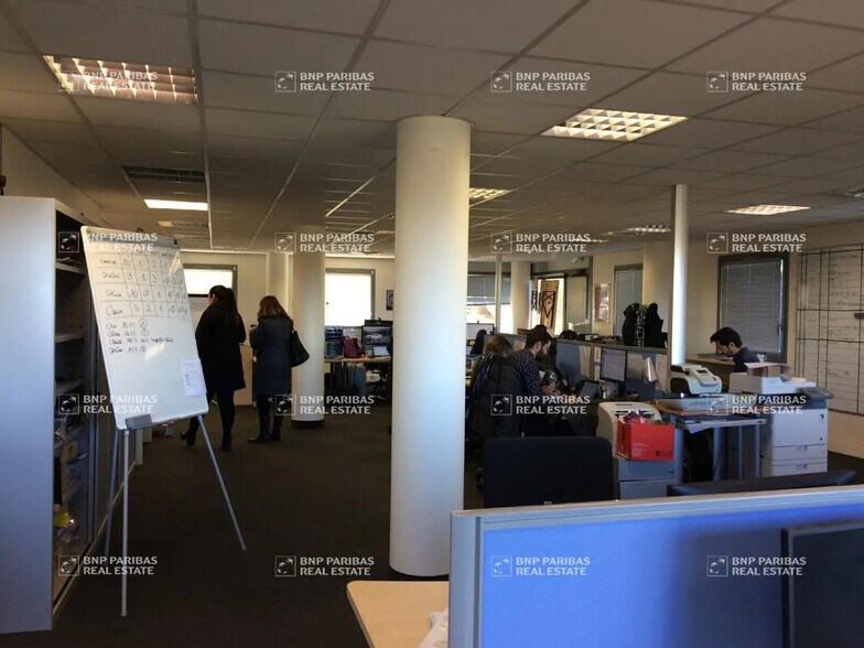 Office in Aix-en-Provence for lease - Building Photo - Image 2 of 73