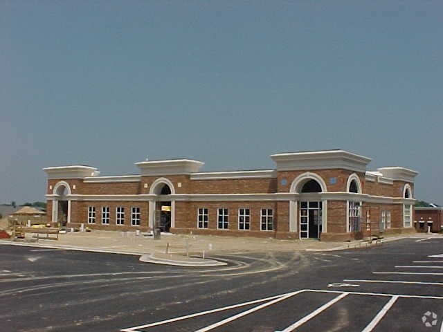 136 Gateway Blvd, Mooresville, NC à louer - Photo du bâtiment - Image 2 de 3