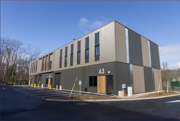 Flex in Les Mureaux for lease Building Photo- Image 1 of 8