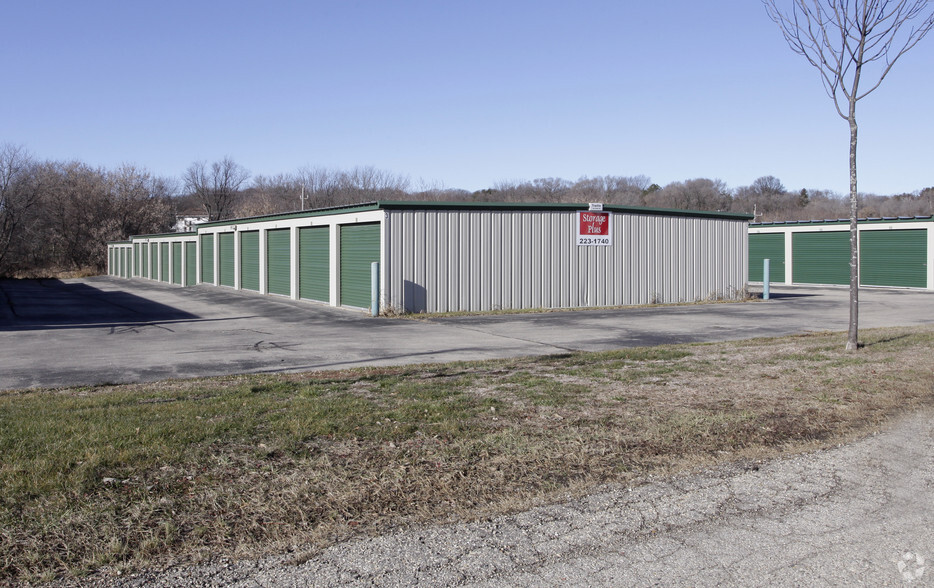 208 Industrial Park Rd, Deerfield, WI à vendre - Photo du bâtiment - Image 1 de 1