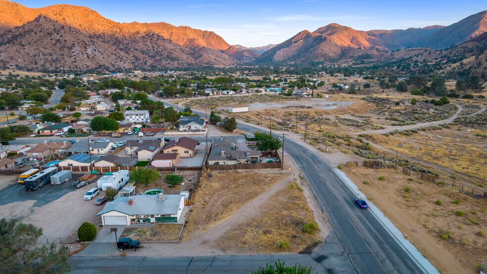 2520 Flower St, Lake Isabella, CA à vendre - Photo du bâtiment - Image 2 de 7