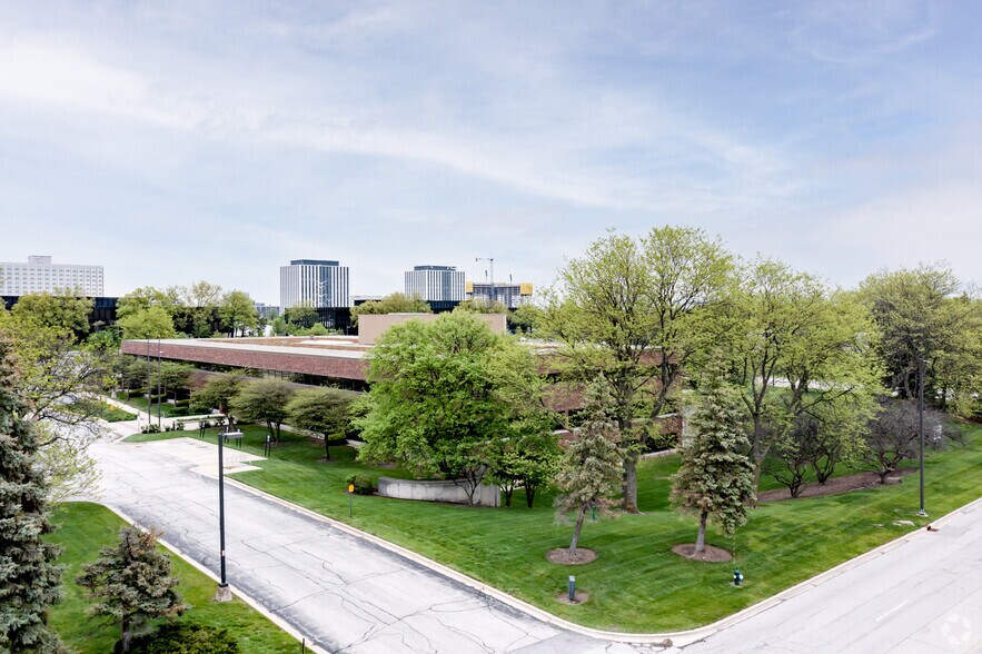 1400 Kensington Rd, Oak Brook, IL à vendre - Photo du bâtiment - Image 2 de 5