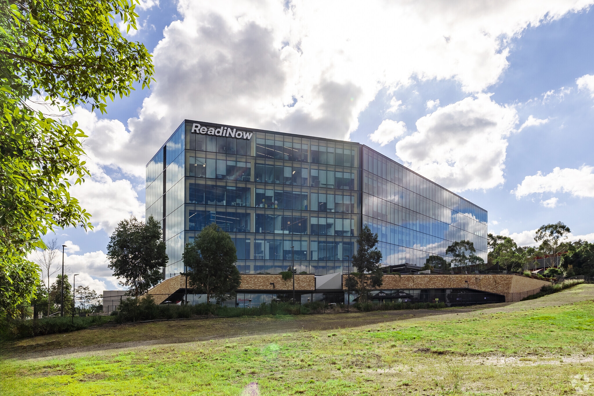 8 Elizabeth Macarthur Dr, Bella Vista for sale Primary Photo- Image 1 of 10