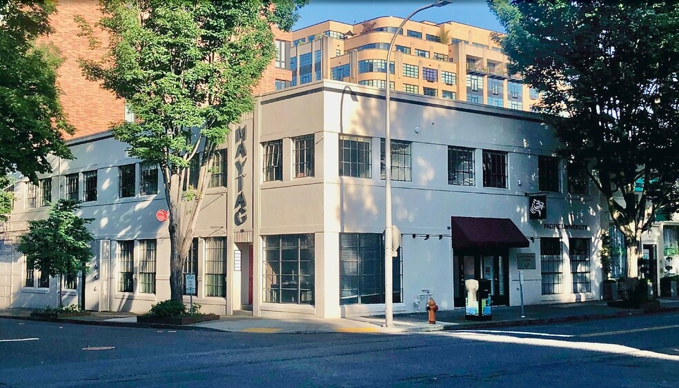 1120-1136 NW Hoyt St, Portland, OR for lease - Building Photo - Image 1 of 11