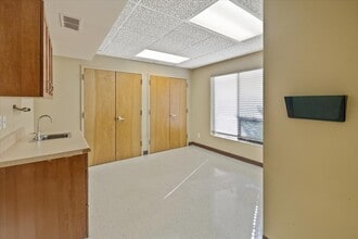24 Wyckoff Ave, Waldwick, NJ for lease Interior Photo- Image 1 of 10