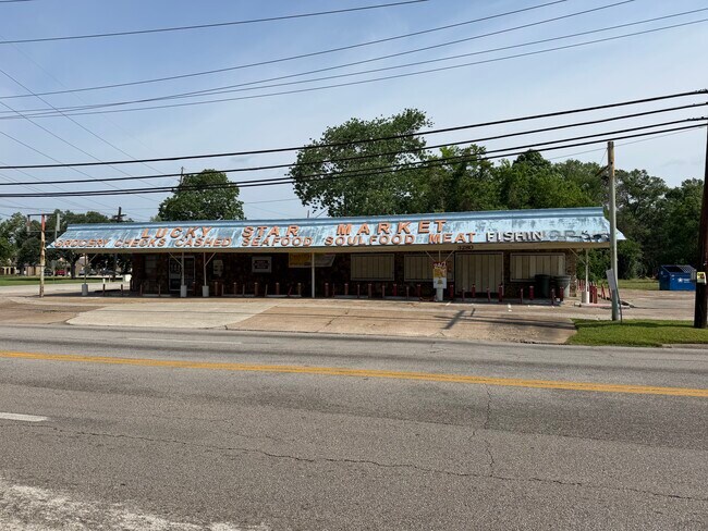 More details for 3280 E Lucas Dr, Beaumont, TX - Retail for Sale