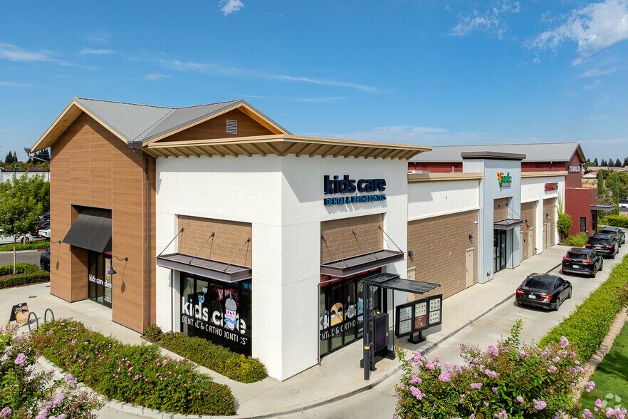 140 Roseville Pky, Roseville, CA à louer - Photo principale - Image 2 de 4