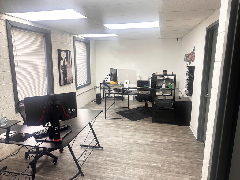 310 S La Londe Ave, Addison, IL for lease - Building Photo - Image 3 of 5