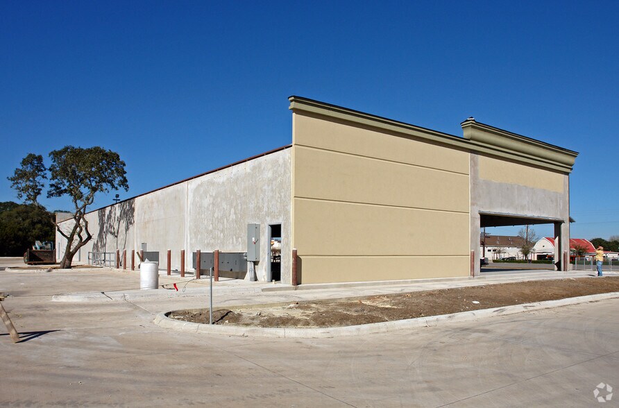 3316 Williams Dr, Georgetown, TX à louer - Photo du bâtiment - Image 2 de 3