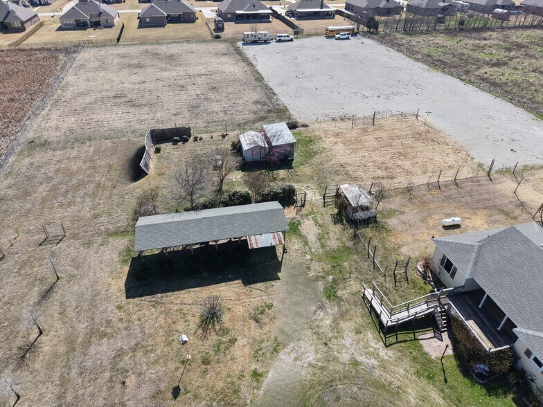 1939 County Road 596, Nevada, TX à louer - Photo du bâtiment - Image 2 de 20