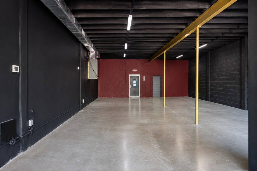 2284-2286 NW 36th St, Miami, FL à louer - Photo du bâtiment - Image 3 de 11