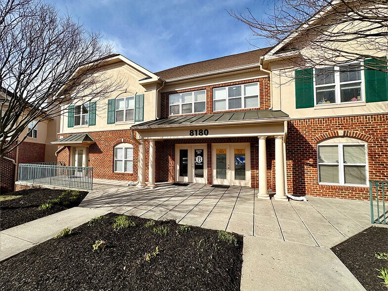 8170 Lark Brown Rd, Elkridge, MD à louer - Photo du bâtiment - Image 1 de 34