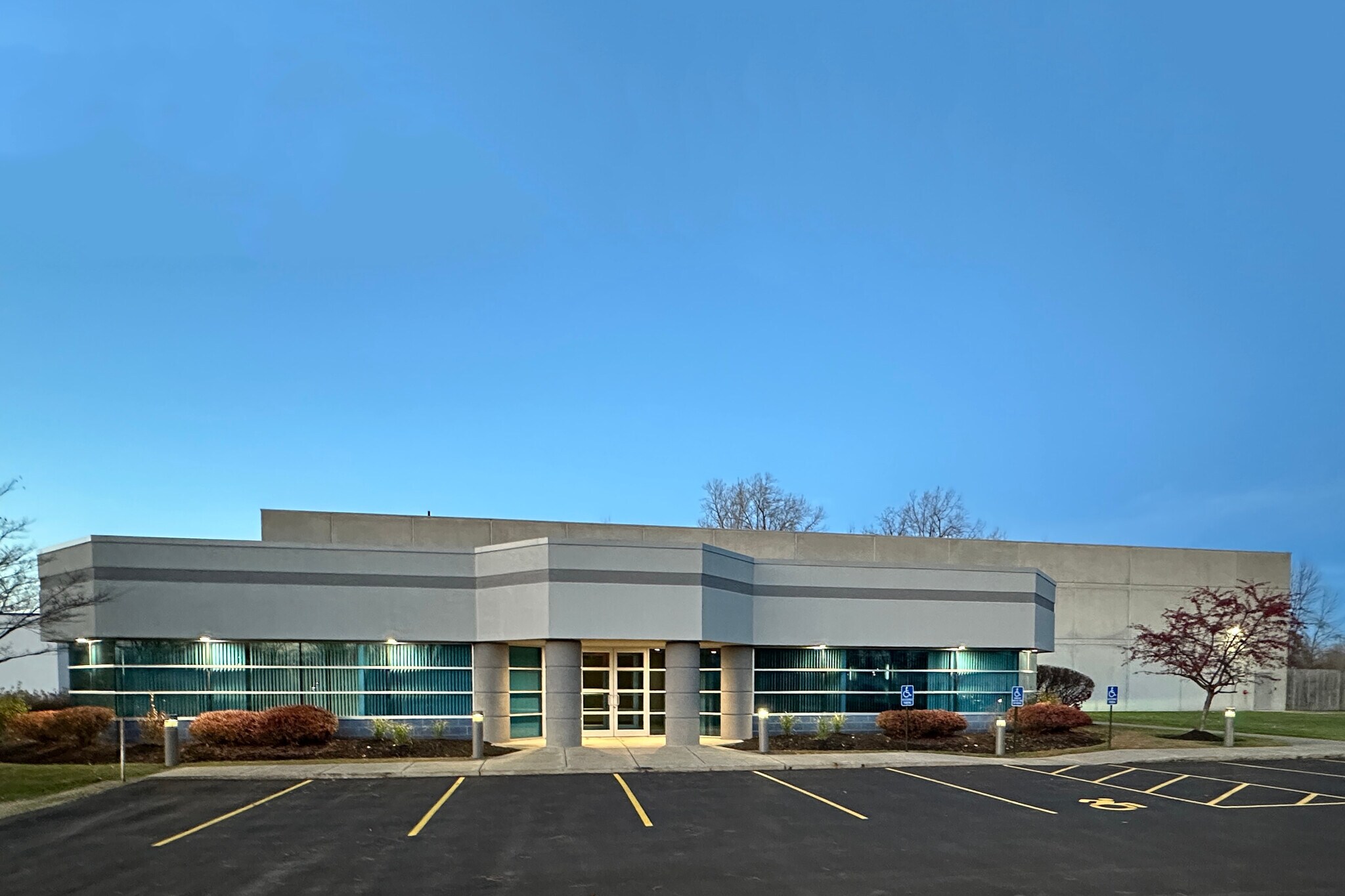 500 Creekside Dr, Amherst, NY for lease Primary Photo- Image 1 of 9