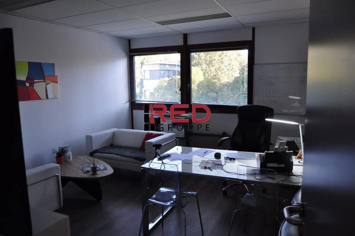 Office in Meyreuil for lease Building Photo- Image 1 of 5