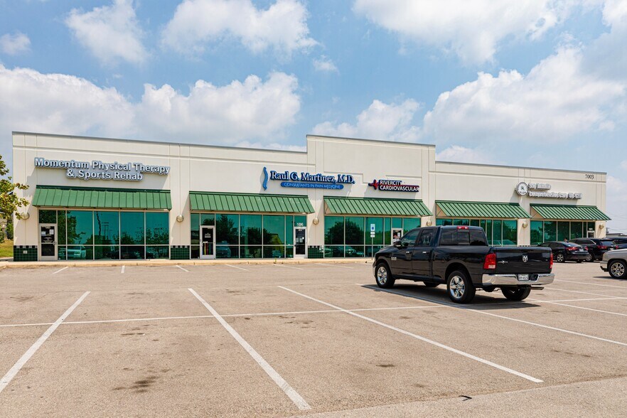 00 SE Military Dr, San Antonio, TX à louer - Photo du bâtiment - Image 2 de 12