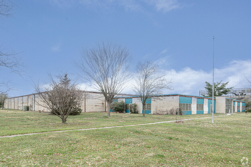 536 Broadhollow Rd, Melville, NY for lease - Building Photo - Image 3 of 7