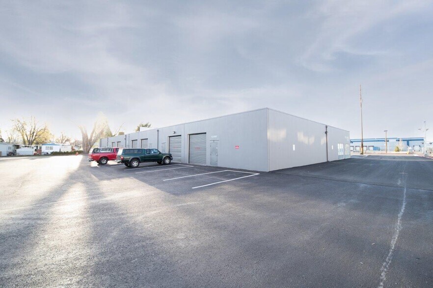 755 E Greg St, Sparks, NV à louer - Photo du bâtiment - Image 3 de 36