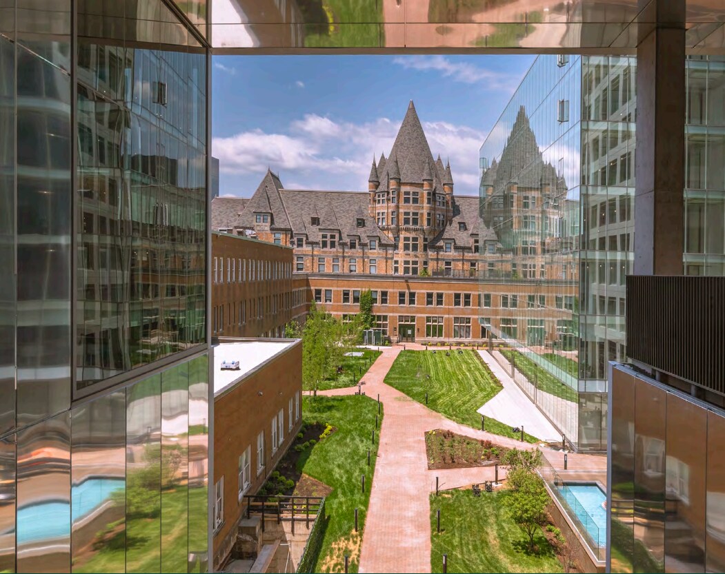 755 Rue Berri, Montréal, QC for lease Building Photo- Image 1 of 2