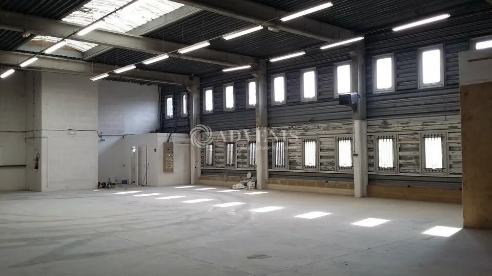 Flex in Noisy-le-Grand for lease - Interior Photo - Image 3 of 7