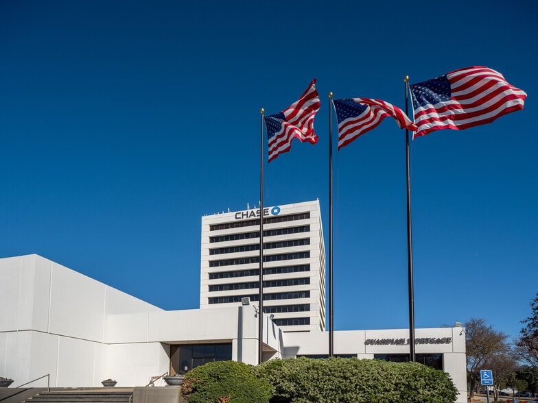 100 N Central Expy, Richardson, TX for lease - Building Photo - Image 3 of 31