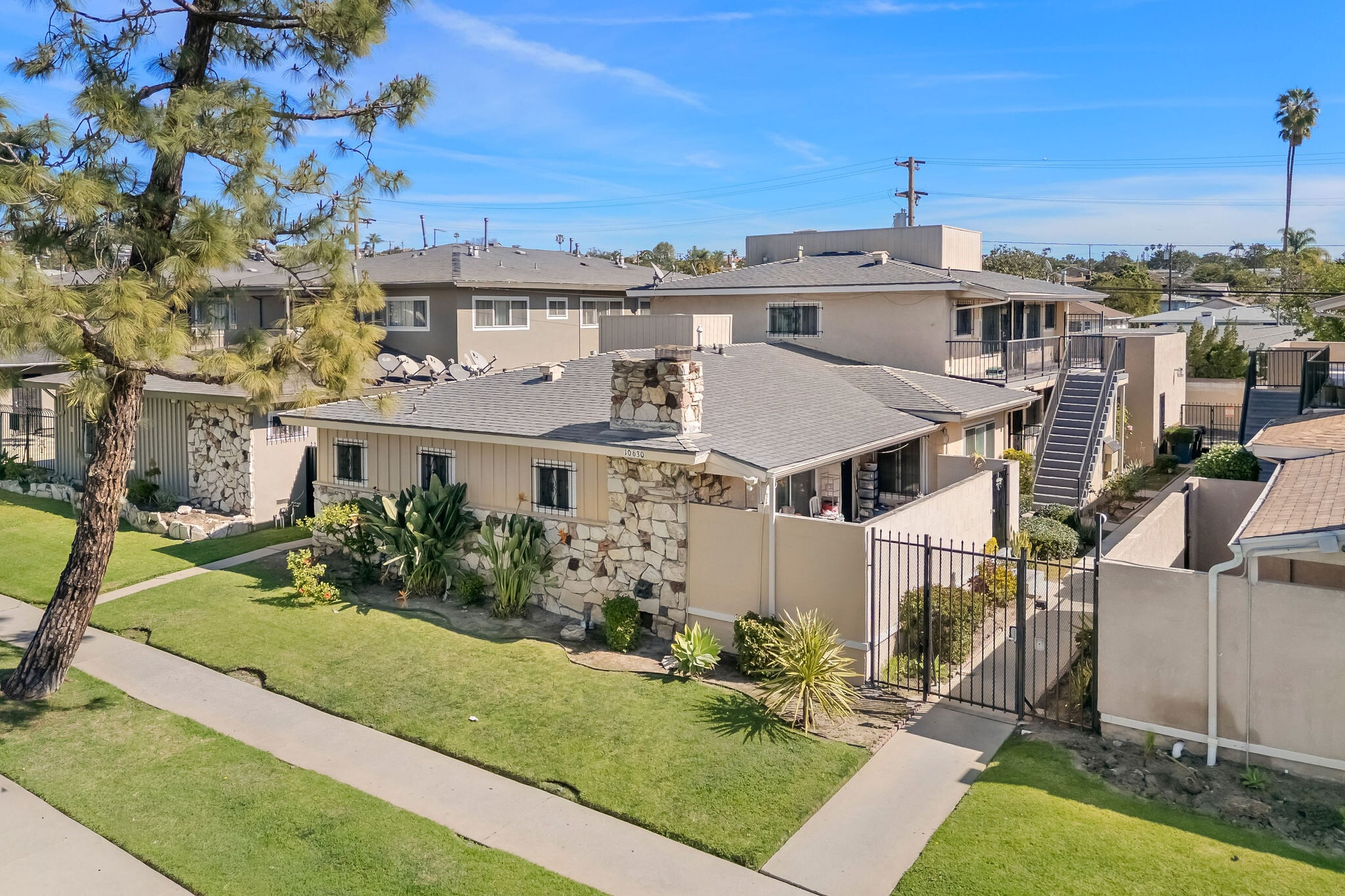 10630 Crenshaw Blvd, Inglewood, CA for sale Primary Photo- Image 1 of 12