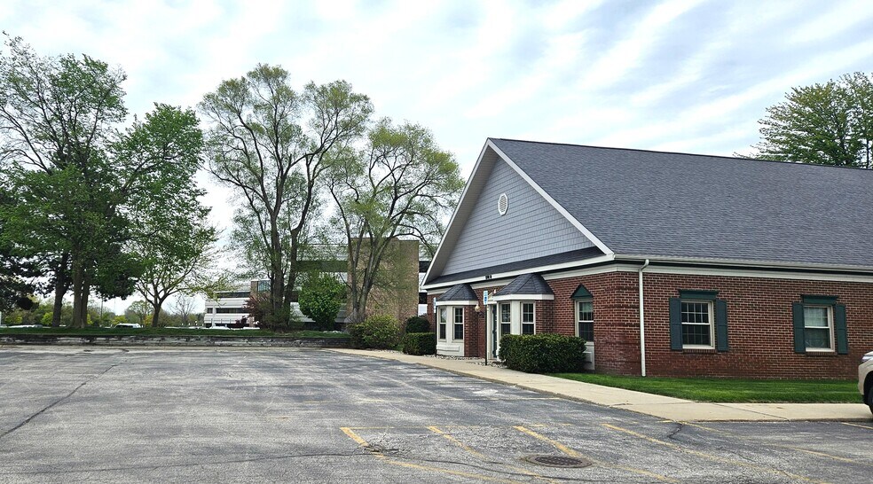 4700 Mcleod Dr E, Saginaw, MI à louer - Photo du bâtiment - Image 1 de 21