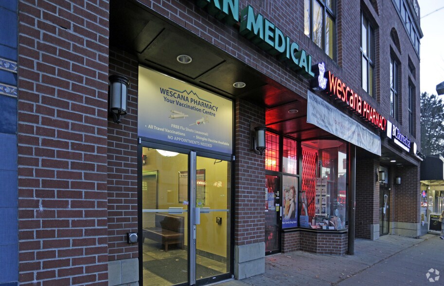 4012 Hastings St, Burnaby, BC à vendre - Photo du bâtiment - Image 2 de 5