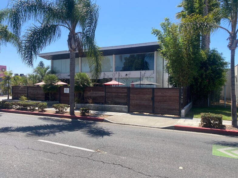 653-657 W 19th St, Costa Mesa, CA à louer - Photo du bâtiment - Image 1 de 6