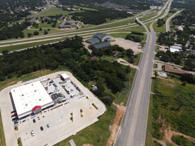 2625 US-67, Cleburne, TX à vendre - Photo du bâtiment - Image 2 de 2