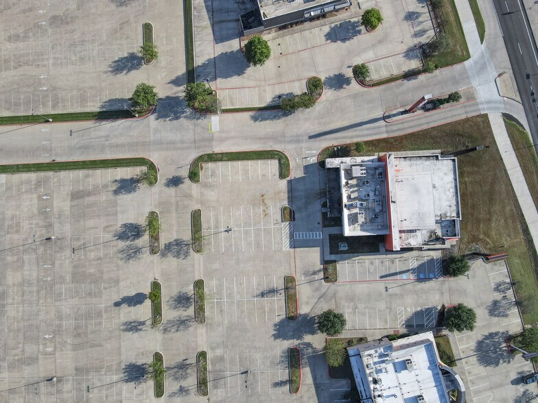 960 N Earl Rudder Fwy, Bryan, TX à louer - Photo du bâtiment - Image 3 de 12