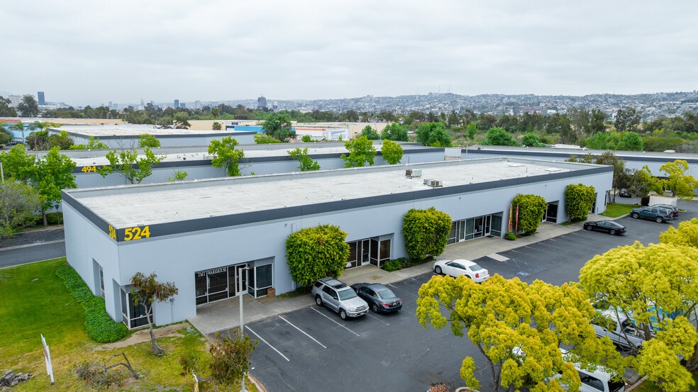 494 W Calle Primera, San Diego, CA à vendre - Photo du bâtiment - Image 2 de 18