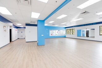 2401 University Pky, Sarasota, FL à louer Photo intérieure- Image 2 de 4