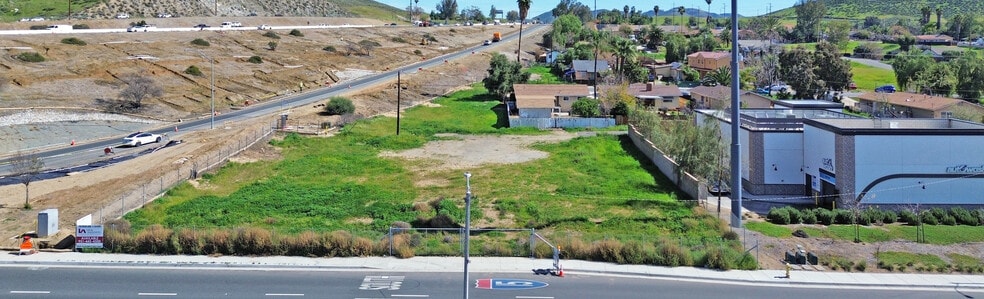 516 Main, Lake Elsinore, CA for lease - Primary Photo - Image 2 of 7