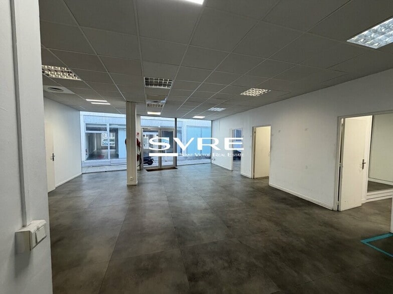 Retail in Marseille for lease - Interior Photo - Image 2 of 12
