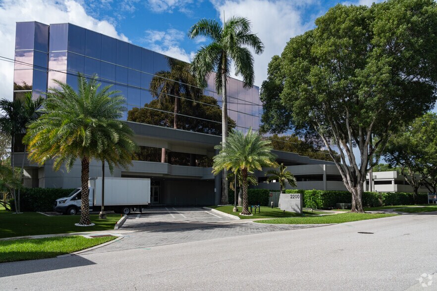 2200 NW Corporate Blvd, Boca Raton, FL à louer - Photo intérieure - Image 2 de 10