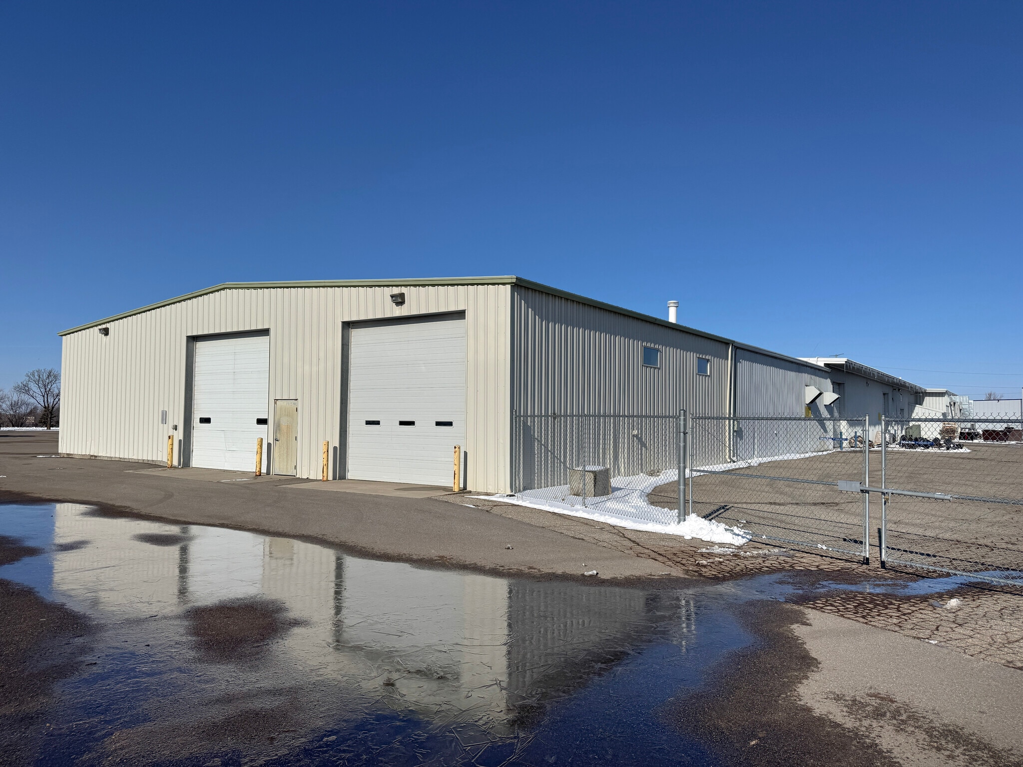 712 Frontier Dr, Fergus Falls, MN for lease Primary Photo- Image 1 of 13