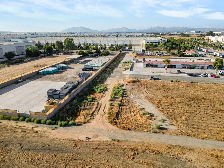 Perry St, Perris, CA à vendre - Photo principale - Image 1 de 31