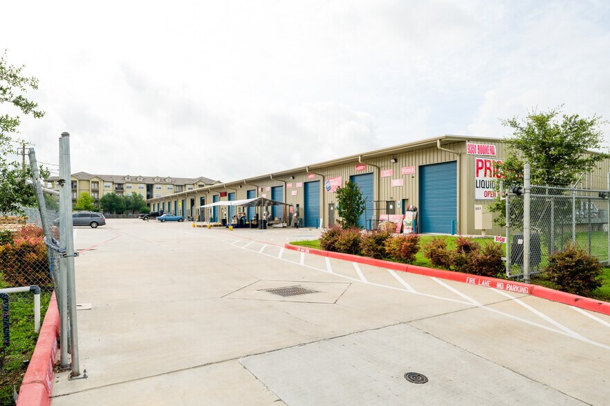 9351 Boone Rd, Houston, TX à louer - Photo du bâtiment - Image 2 de 13