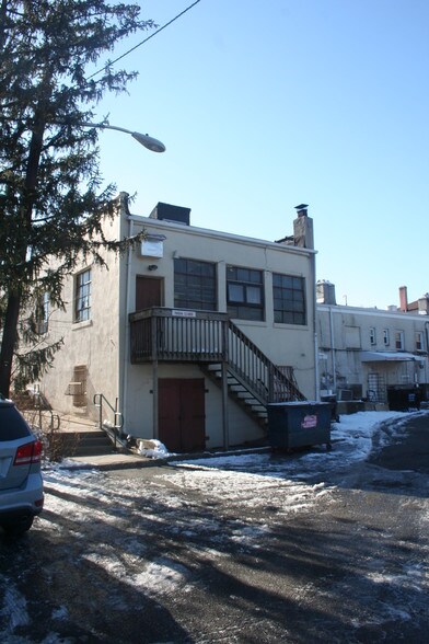 429 Cedar Ln, Teaneck, NJ à vendre - Photo du bâtiment - Image 2 de 7