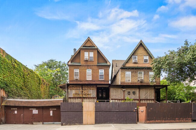 Plus de détails pour 350 E 193rd St, Bronx, NY - Multi-résidentiel à vendre